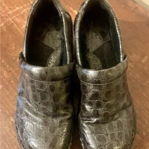 BOC Women's Peggy Grey Alligator Pattern Clog sz 6